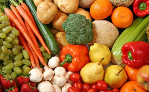 Os pacientes que sofren de psoríase deben incluír verduras e froitas na súa dieta. 